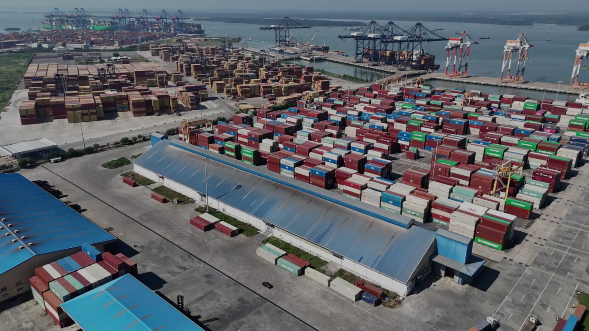 **Port view – Image by Solace Design** or © Solace Design: Port Image